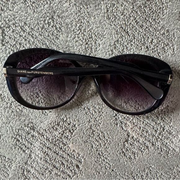 Diane Von Furstenberg Alice DVF647S Oversized Sunglasses. Gradient Black. main image 6